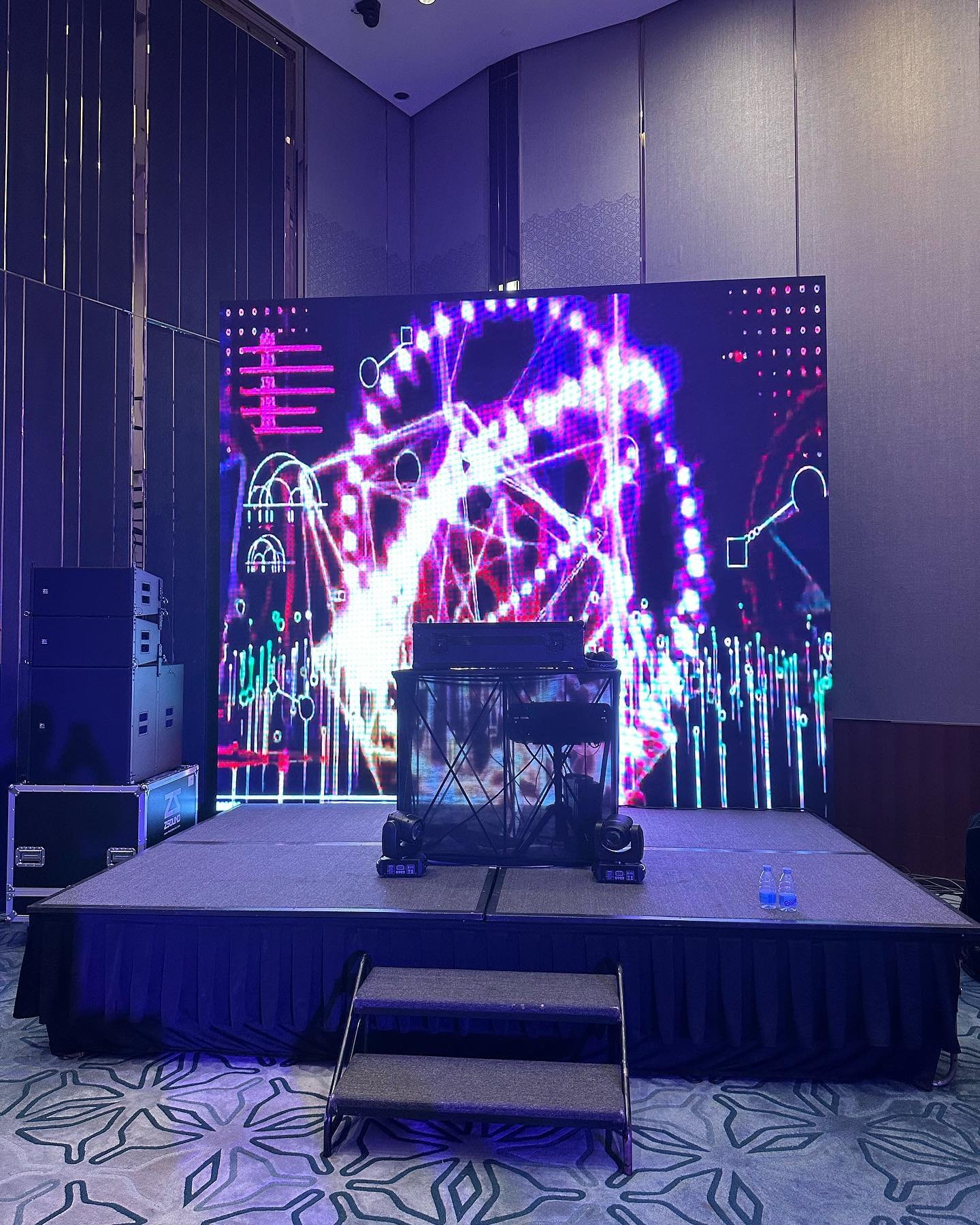 Private parties.
We are the preferred partner for your public and private events! DJ Adrian has everything you need: sound- and lightequipment, music, video,...